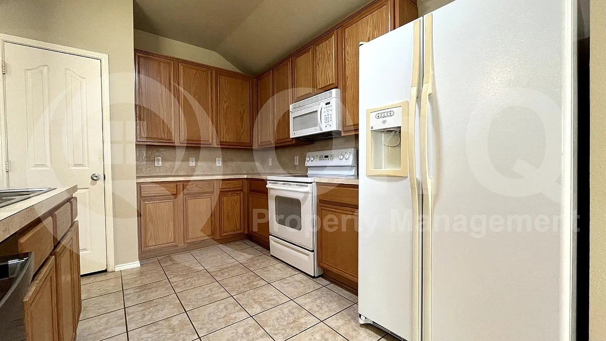 3 bed, 2.0 bath, 1843 sqft, $1,799 — Photo 4