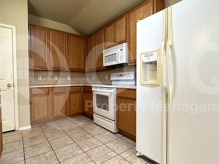 233 Niagara Falls Dr — Photo 4