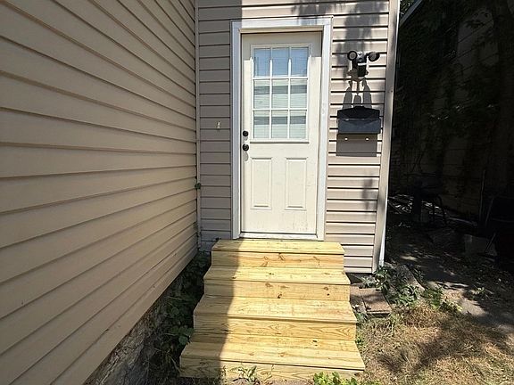 2nd image of 358 W 17th St