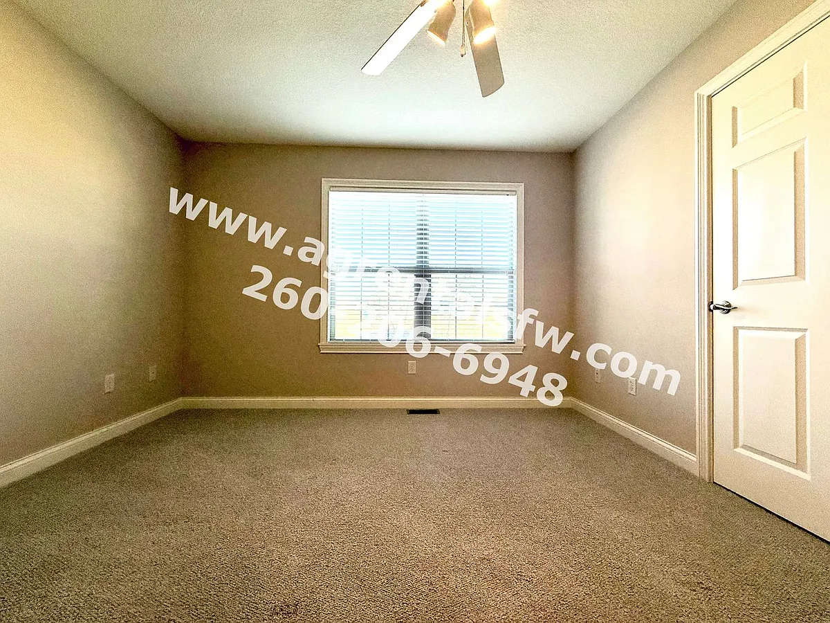 Building Photo - 8819 Strathmore Ln