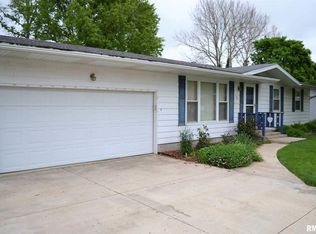 610 Hall Dr, Jacksonville, IL 62650