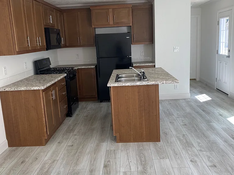4 T Rd — Photo 4