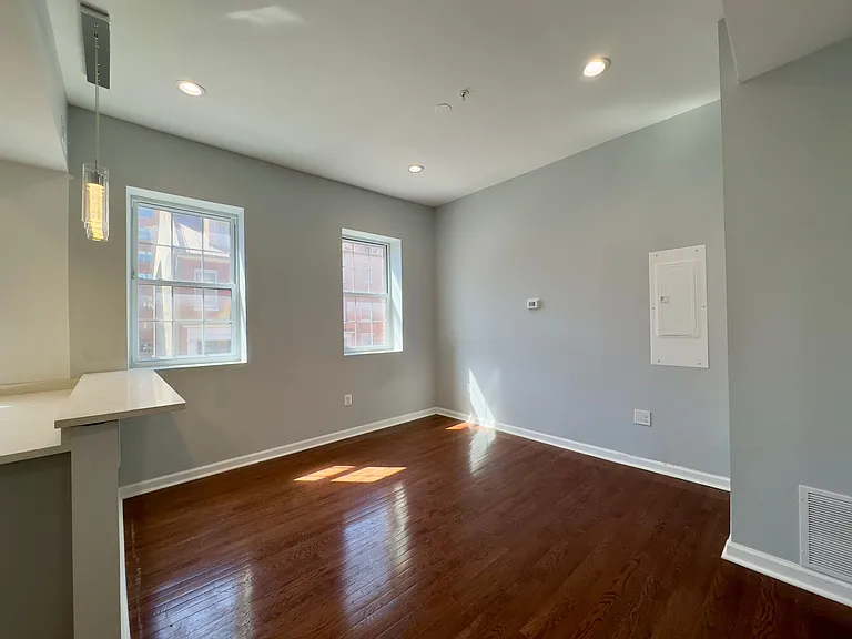 10 E Mulberry St — Photo 29