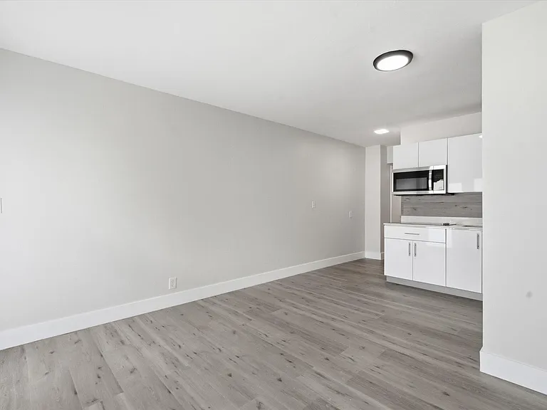 1638 Plunkett St #11 — Photo 8