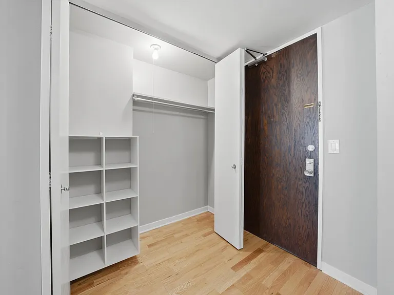 233 E Erie St #1301 — Photo 12