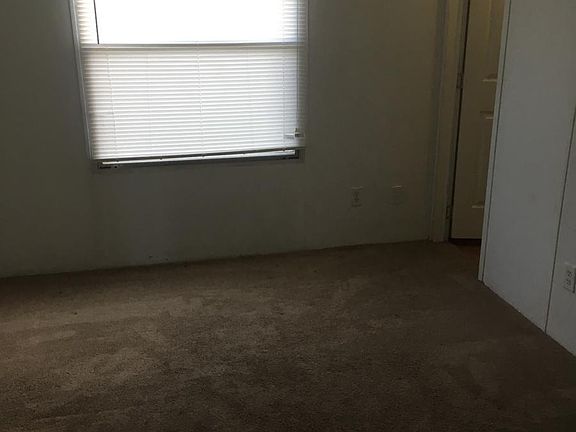 5th image of 126 Loma Linda Ln