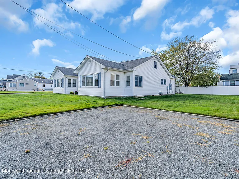 408 Newport Ave — Photo 32