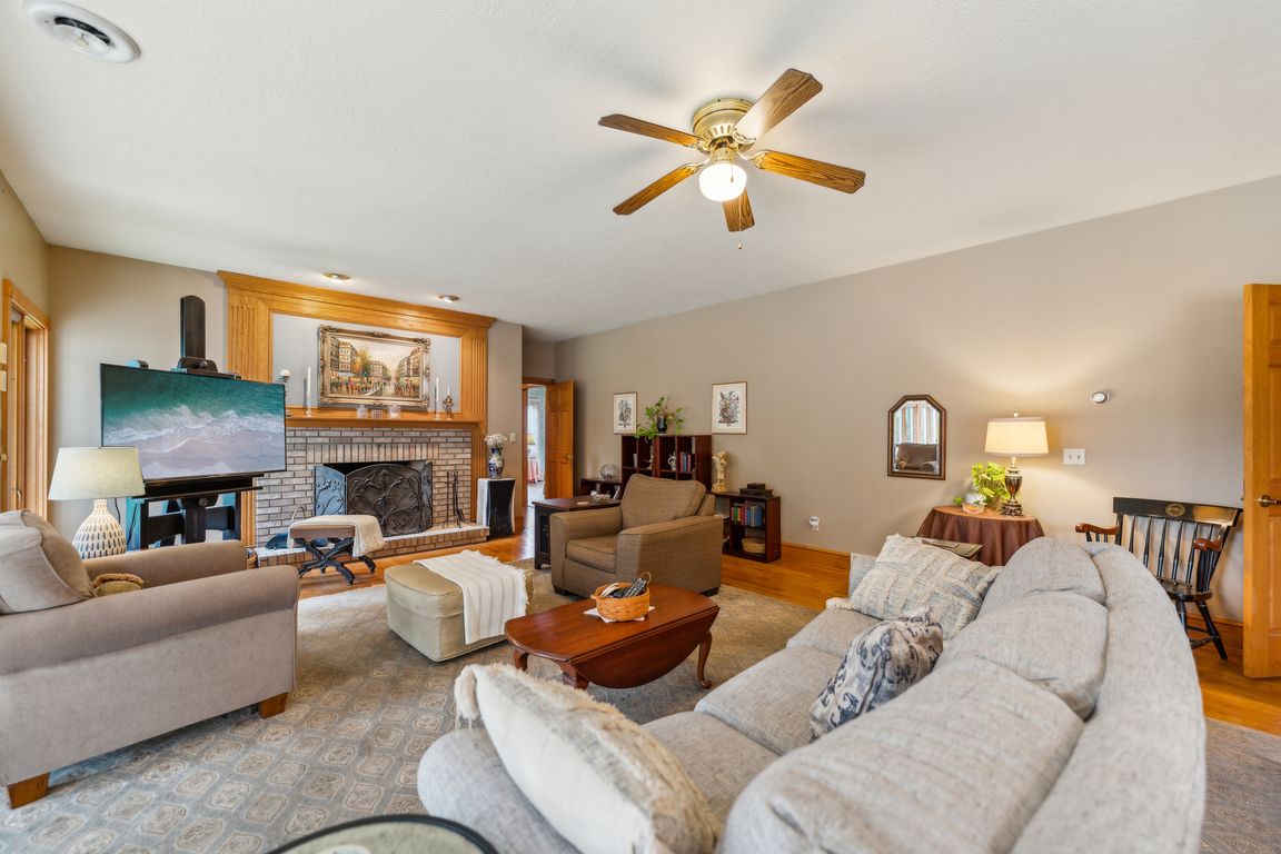 330 Overbrook Rd, Elyria, OH 44035 Zillow