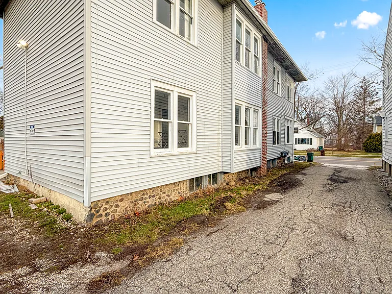 1013 W Shiawassee St #2 — Photo 16