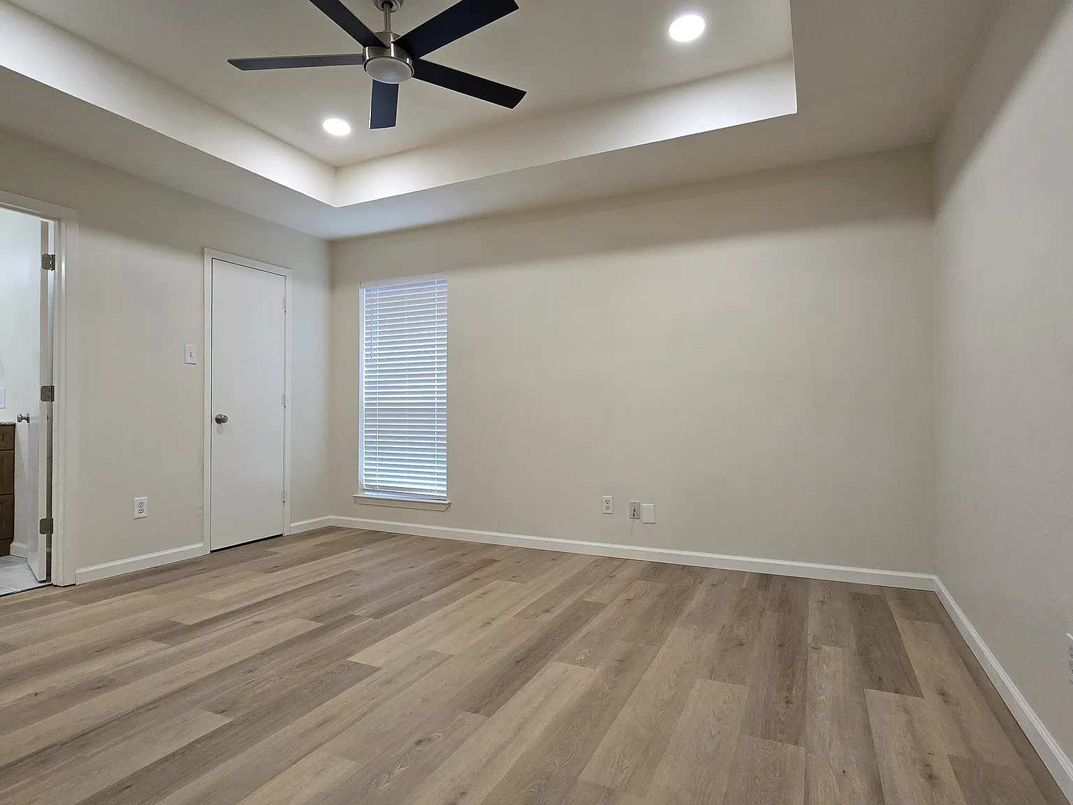 2 bed, 1014 sqft, $2,050 — Photo 3