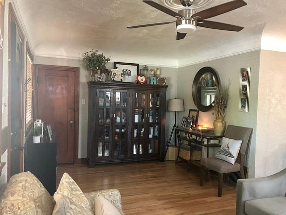 Main floor alcove / sitting area.