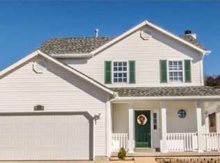 215 Pebble Creek Ct, Imperial, MO 63052