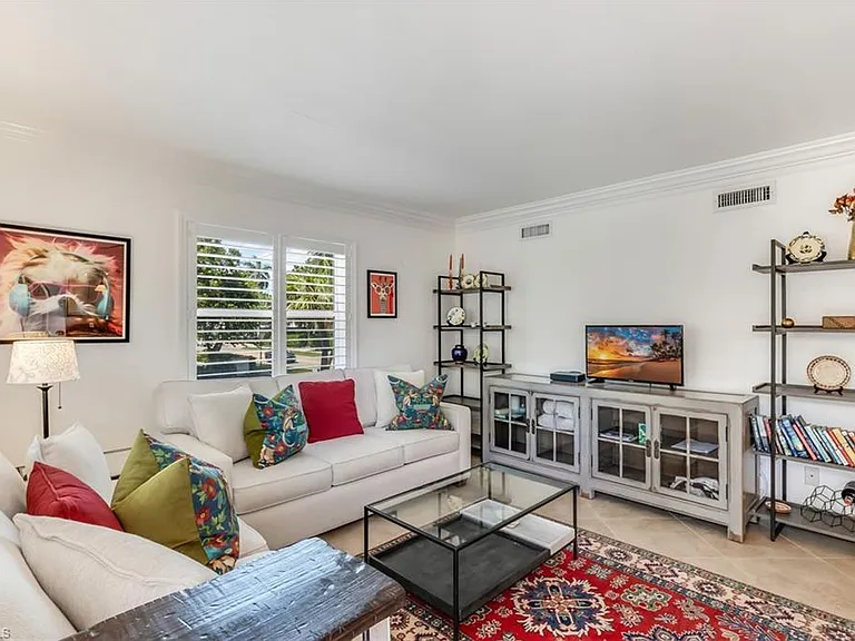 980 7th Ave S #201 — Photo 4