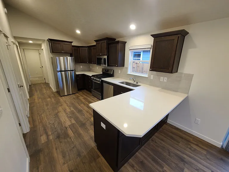 957 NW Upas Ave — Photo 5