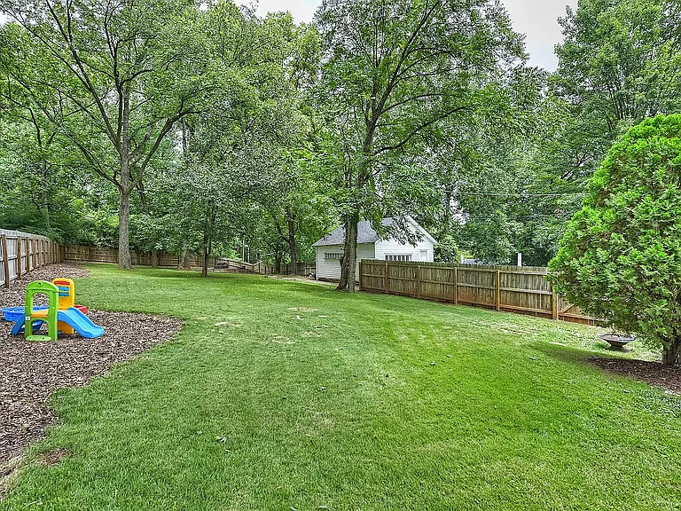 1118 Skyview Rd — Photo 13
