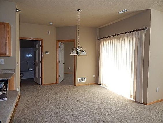 5th image of 10325 Essex Dr Unit 1