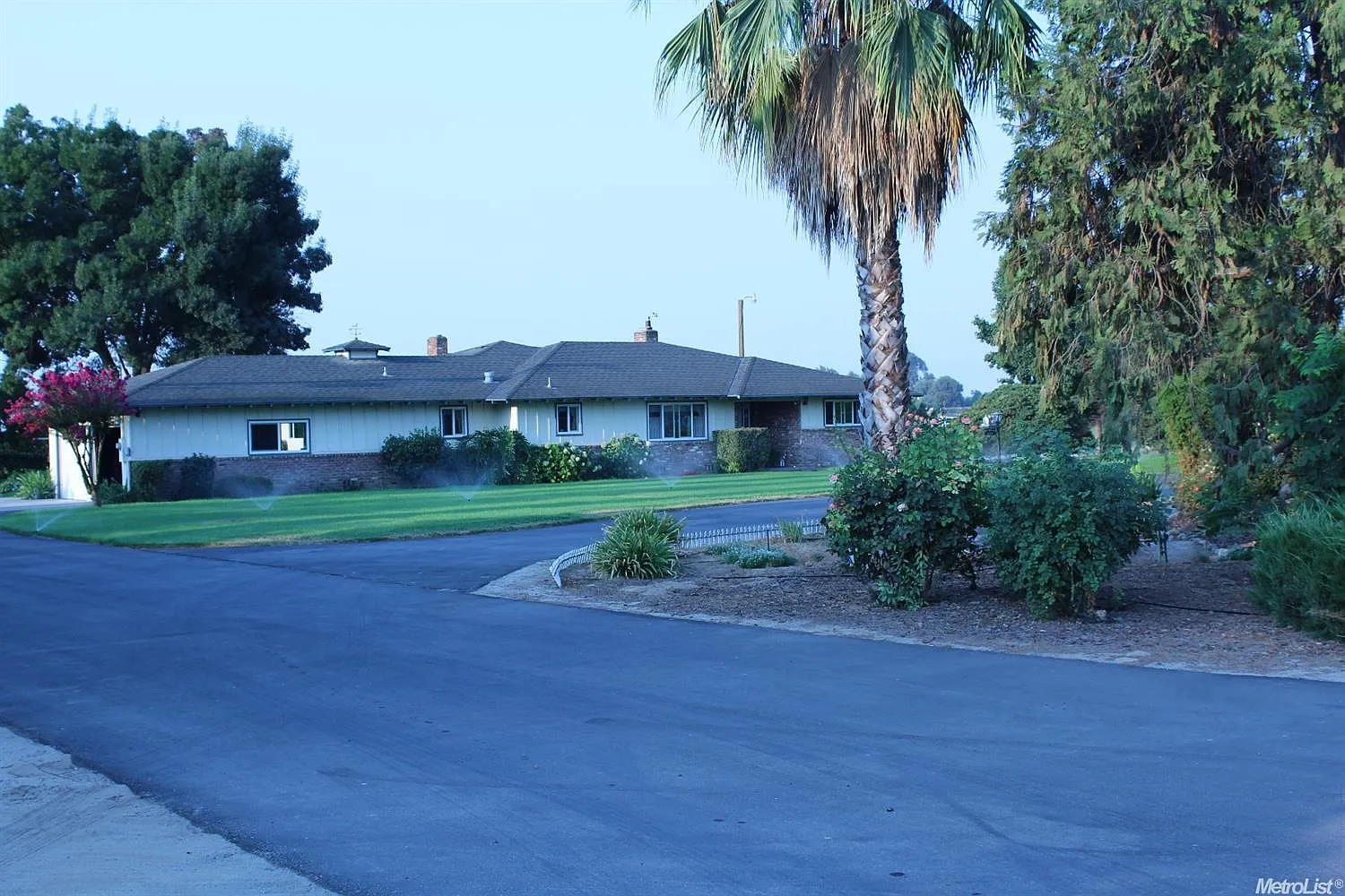 13773 Sunset Dr photo 1