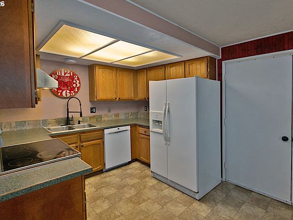4th image of 575 S 70th St