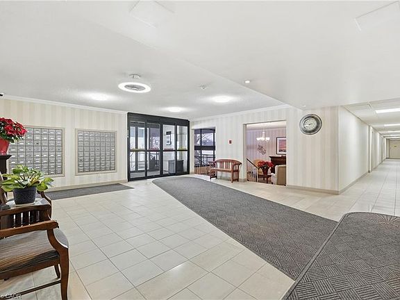 3rd image of 640 West St #506