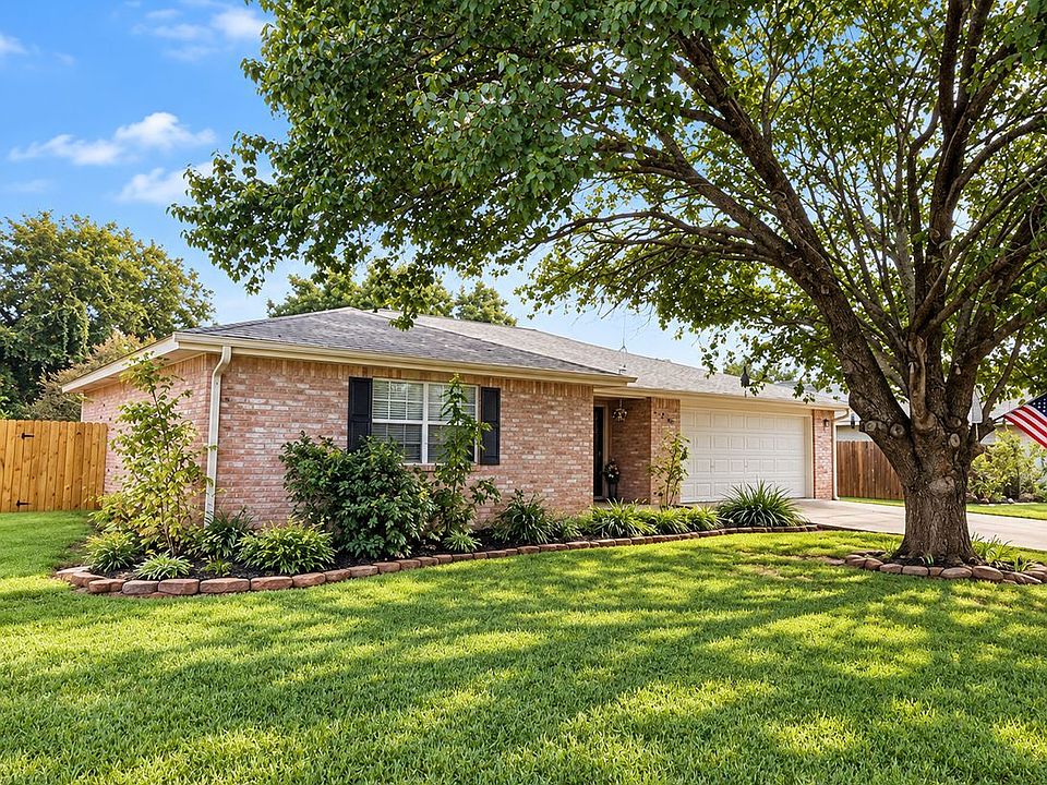 1st image of 719 DAWN LN