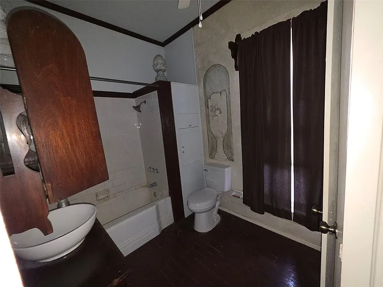 815 E Washington Ave — Photo 6