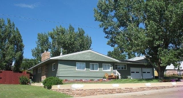 1st image of 750 7th Ave N