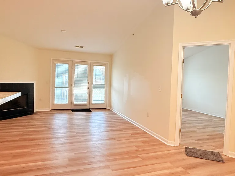 3044 Westminster Dr #309 — Photo 10