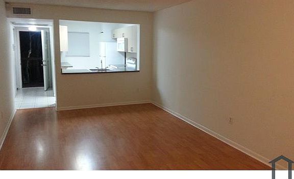 4th image of 821 NE 207th Ln #1202
