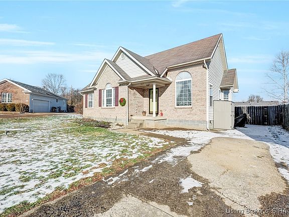 3rd image of 917 Marquise Court