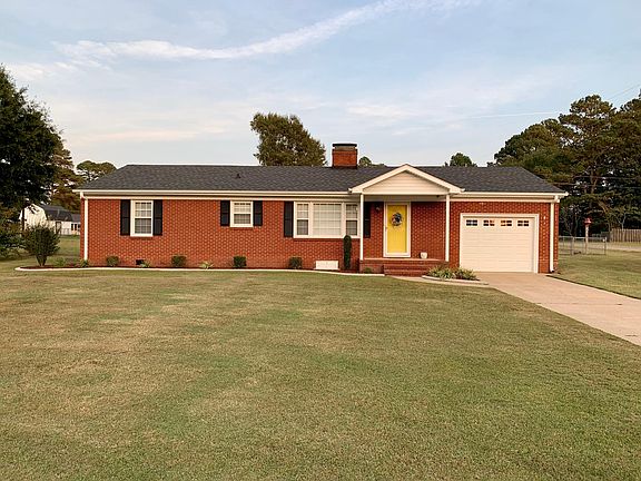 3rd image of 306 Connies Cir