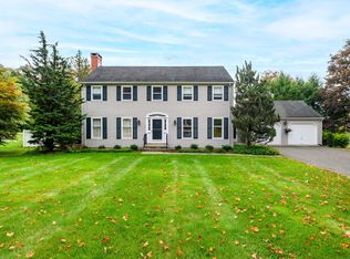 2 Lovells Ln, Newtown, CT 06470