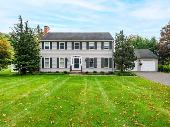 2 Lovells Lane, Newtown, CT 06470