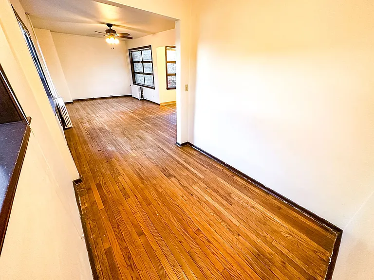 Montlake Apartments — Photo 22