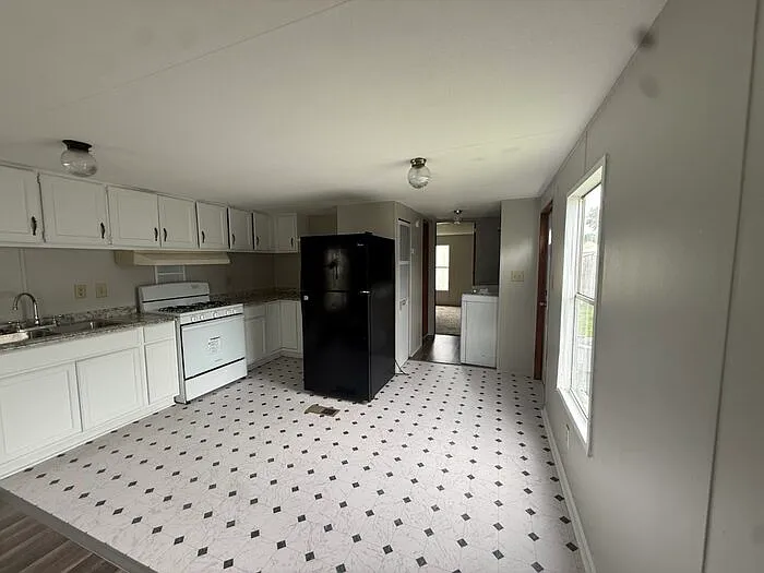 3 bed, 2.0 bath, $29,000 — Photo 2