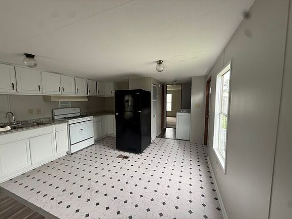 2nd image of 2524 Commonwealth Dr Lot 33