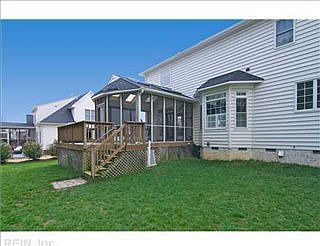 3rd image of 4036 Ambassador Cir