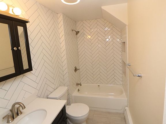 5th image of 466 Revere St