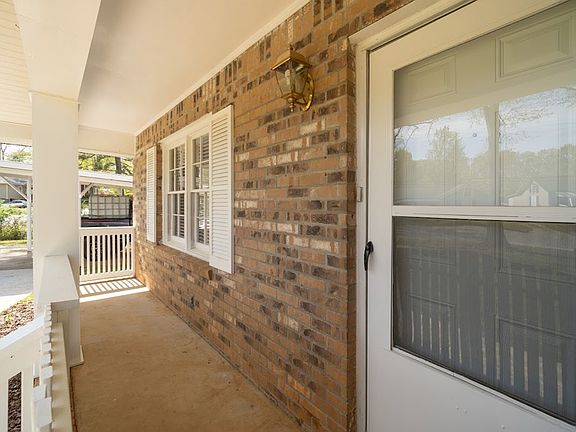 3rd image of 420 West Ave