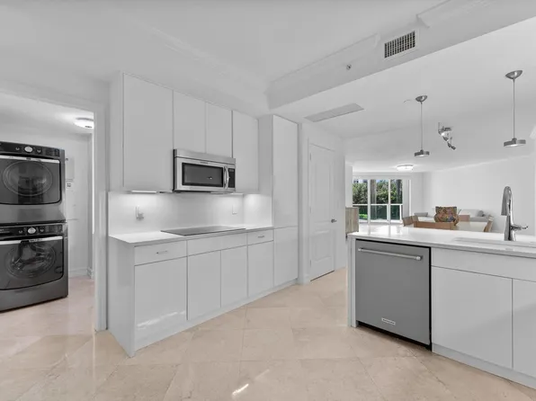 550 SE Mizner Boulevard #B206, Boca Raton, FL 33432