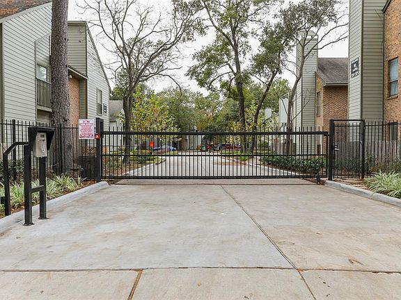 4th image of 17417 Red Oak Dr APT 122