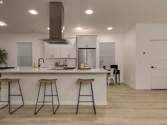 5th image of 4807 SE Ina Ave