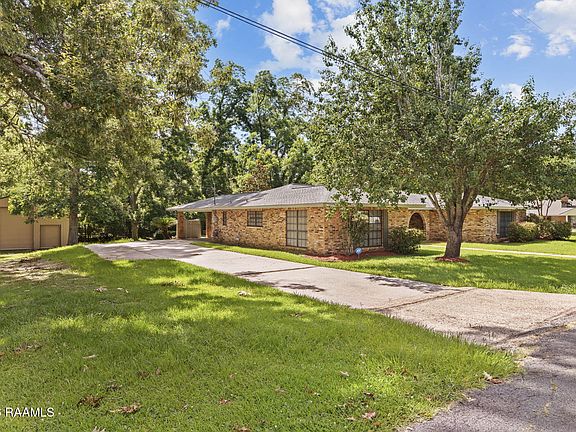 2nd image of 118 Garrigue Dr