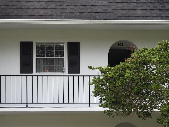 3rd image of 1640 NE 40th Ave APT 208