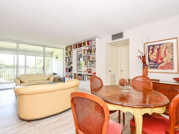 5th image of 920 NE 199th St #411