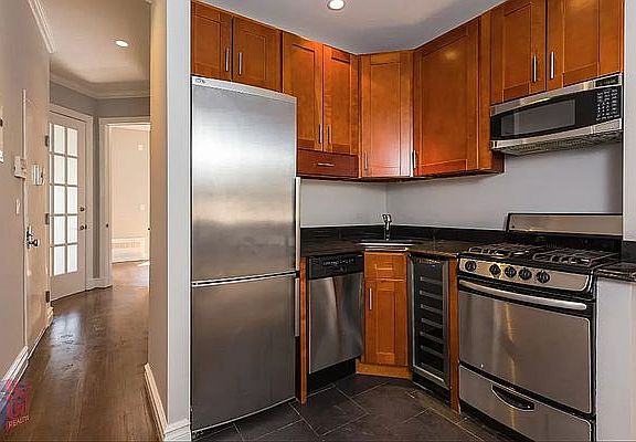 5th image of 1373 1st Ave APT 4
