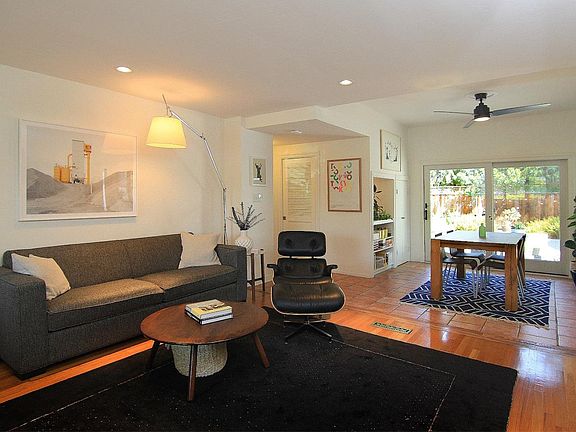5th image of 1652 Collingwood Ave