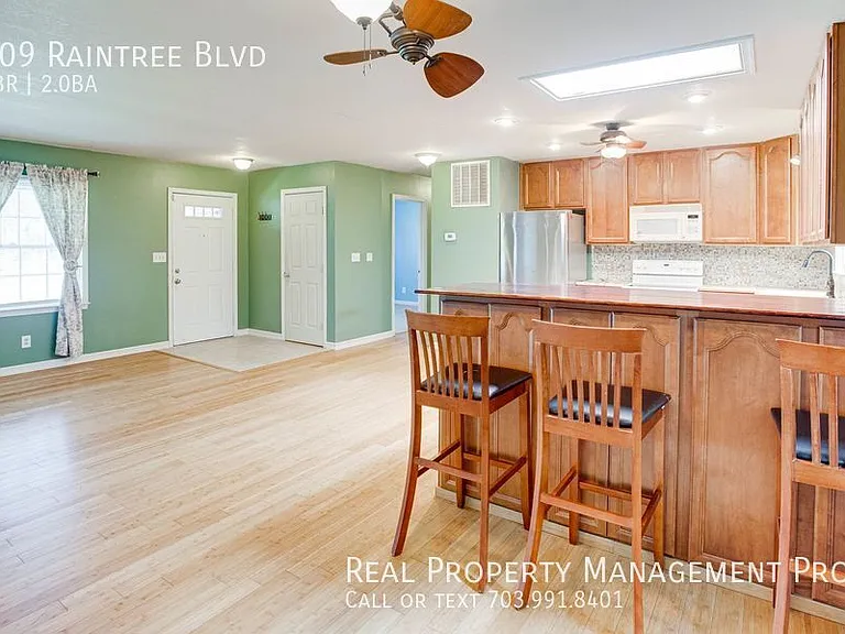 209 Raintree Blvd — Photo 7