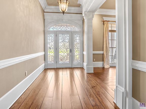 5th image of 18675 Saint Andrews Ct W