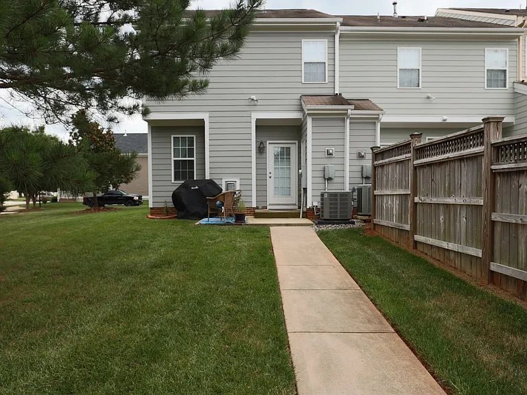 298 Danbury Ct — Photo 22