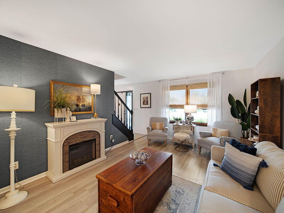 1st image of 1360 Oak Knoll Ct